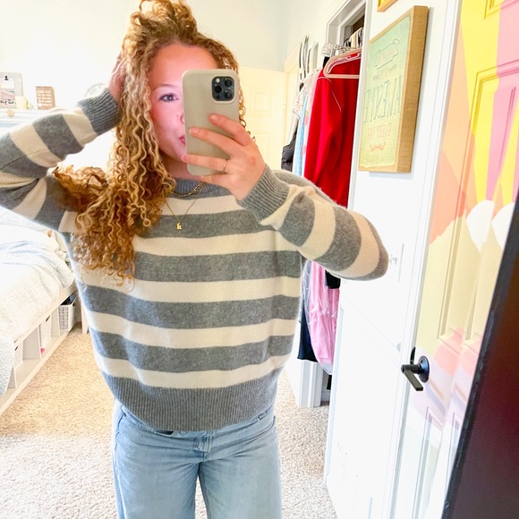 Theory 100% Cashmere Striped Grey and White Sweater - Picture 1 of 6